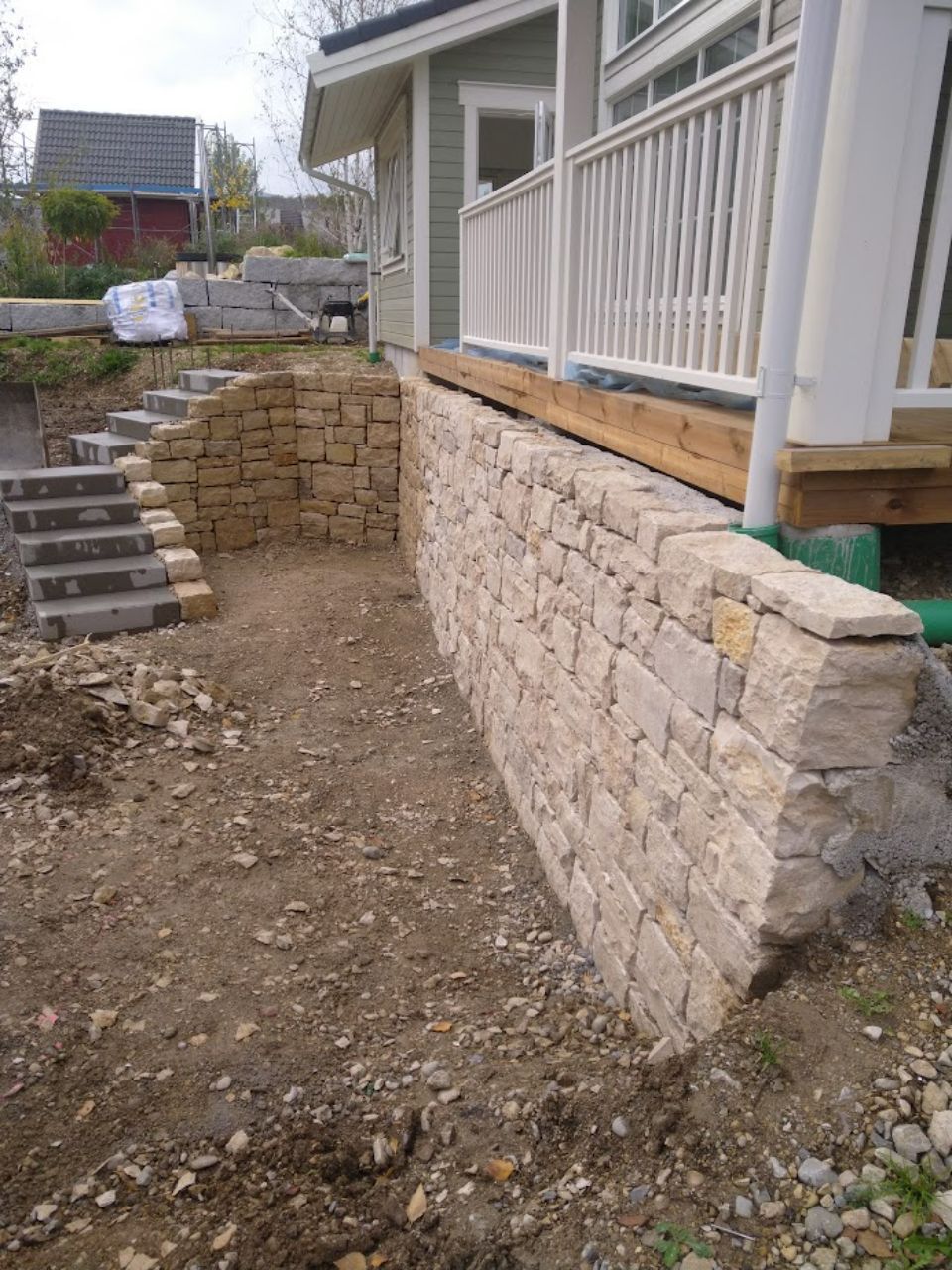 Mauer, die von Naturstein & Garten Julio Do Paço Alves gebaut wurde