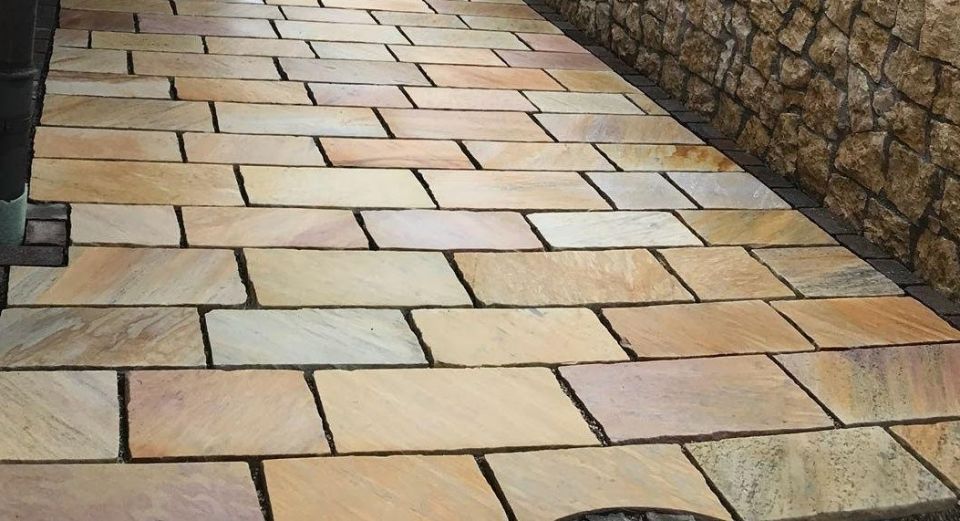 Weg, der von Naturstein & Garten Julio Do Paço Alves gepflastert wurde