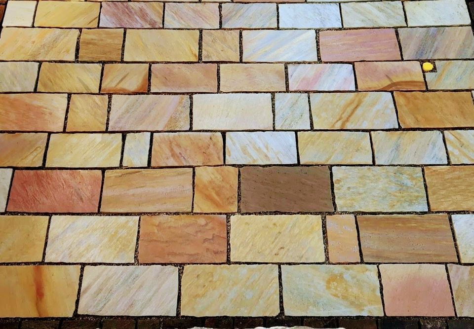 Weg, der von Naturstein & Garten Julio Do Paço Alves gepflastert wurde