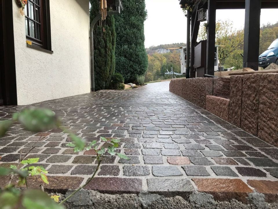 Weg, der von Naturstein & Garten Julio Do Paço Alves gepflastert wurde