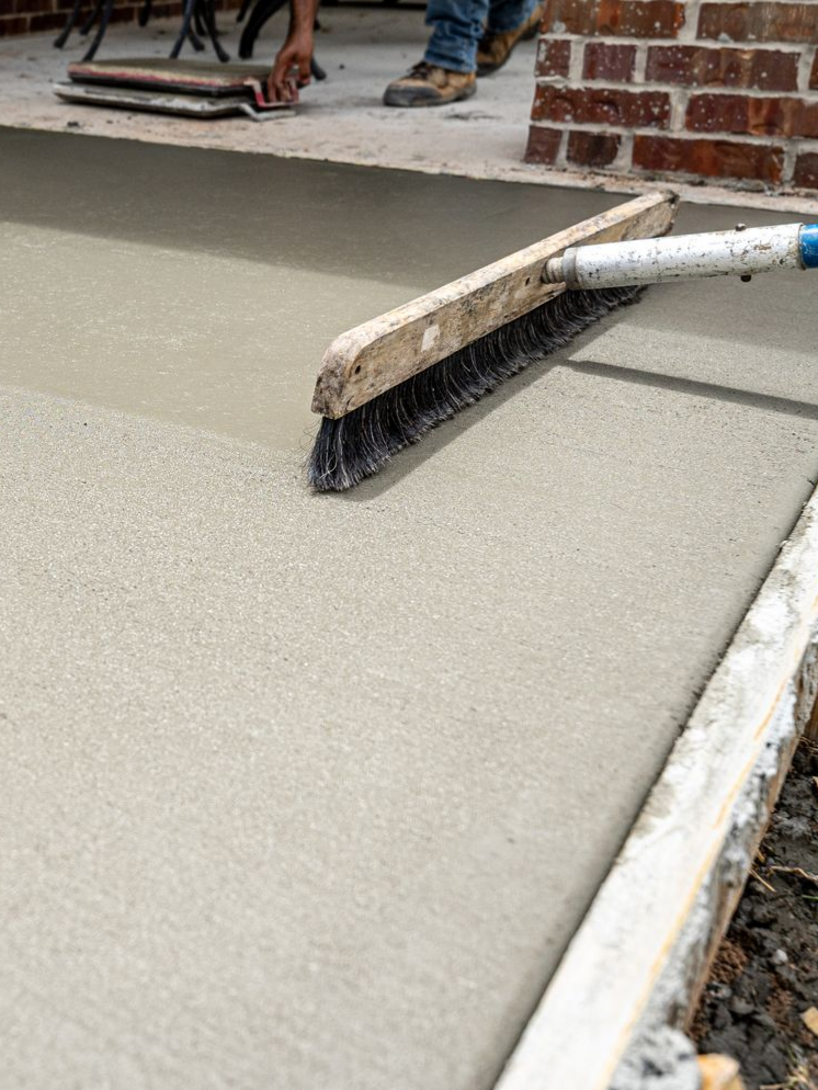 Béton en train d'être balayé