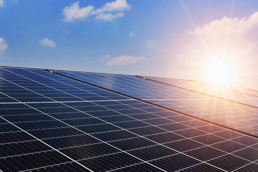Solarpaneele in der Sonne
