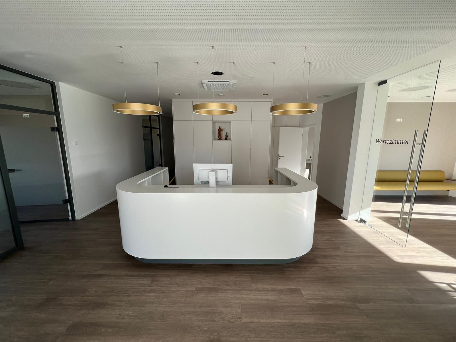 Theke in Zahnarztpraxis