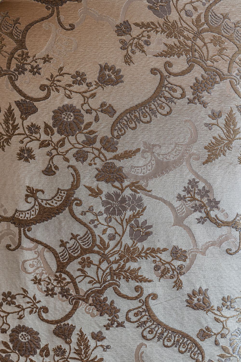 Brown and beige floral damask wallpaper pattern