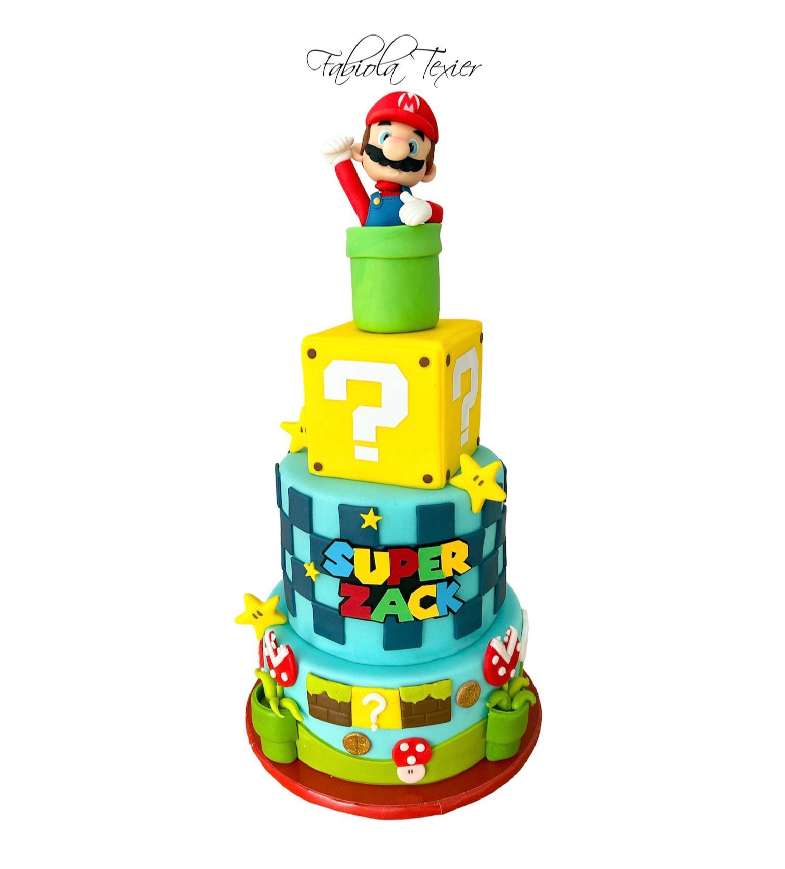 Un pastel que dice Super Mario.