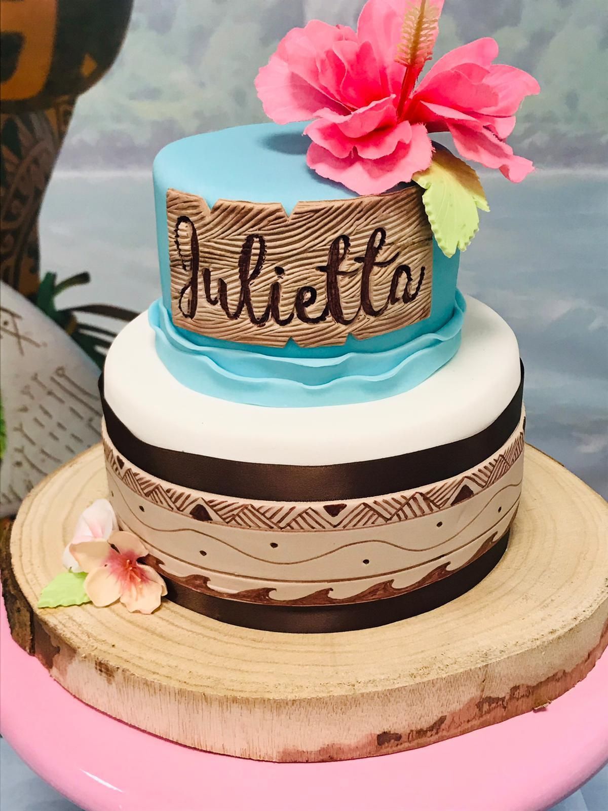 Un pastel con el nombre Julietta.