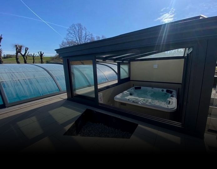 Pergola bioclimatique pour spa