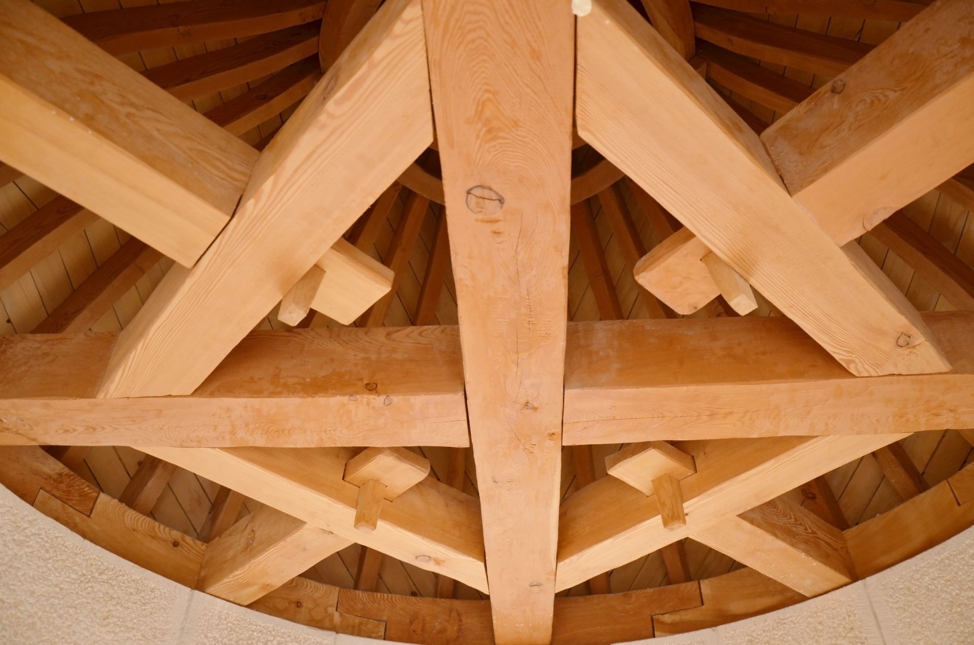 Une charpente traditionnelle en bois