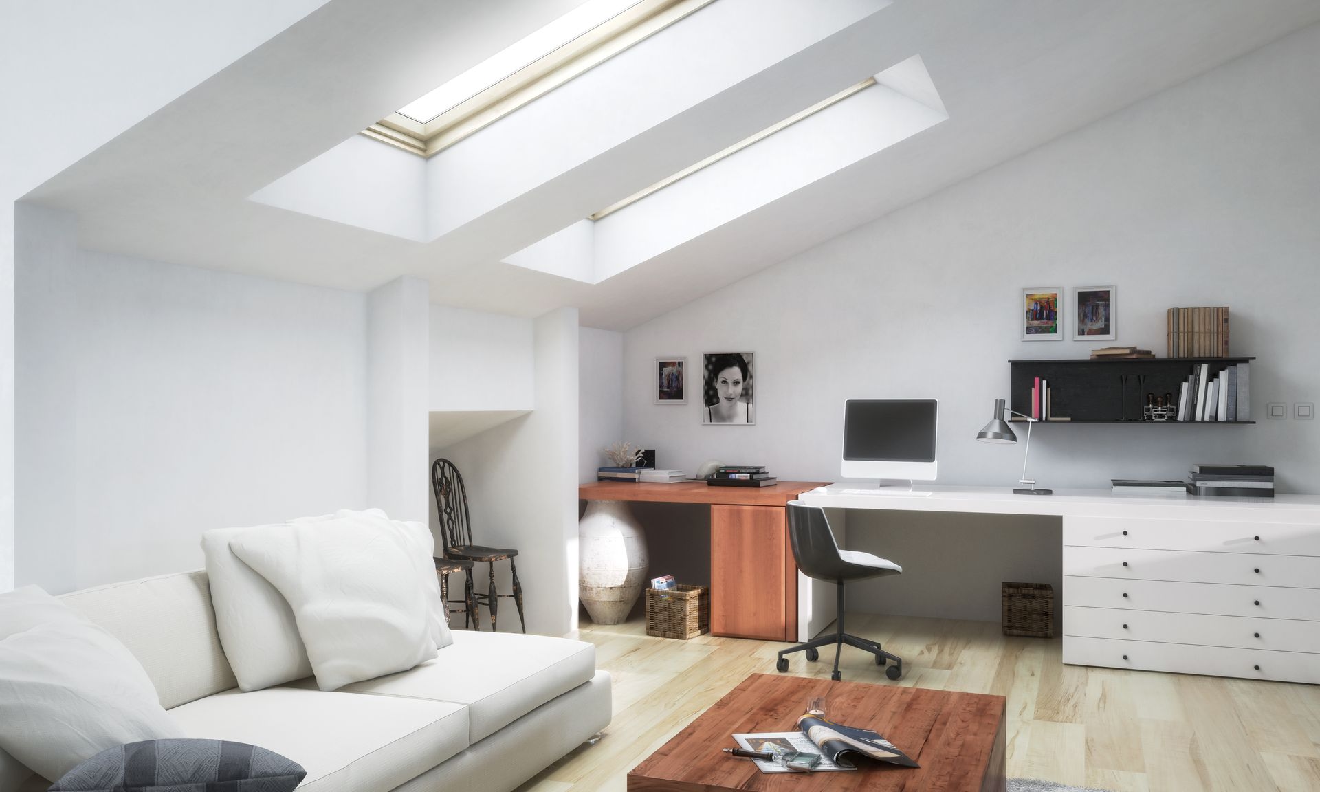 Un bureau aménagé sous une toiture