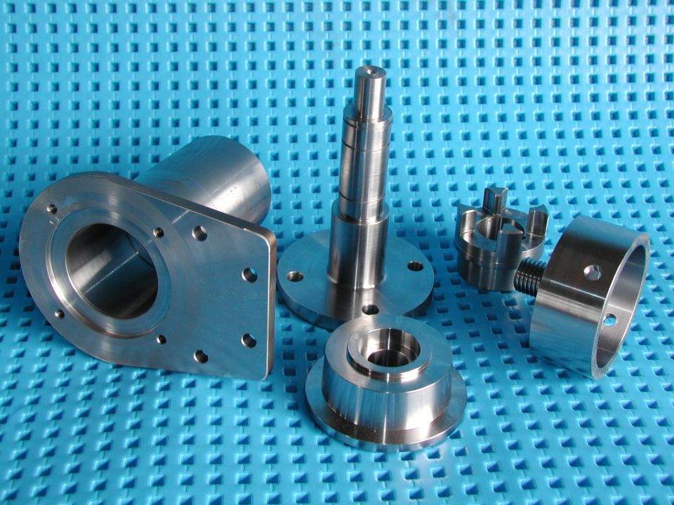 Einzelteile aus Metall