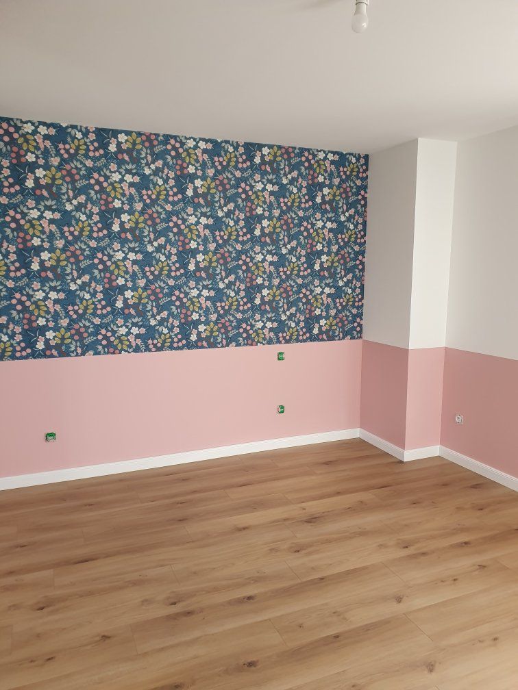 Parquet et papier peint à motifs