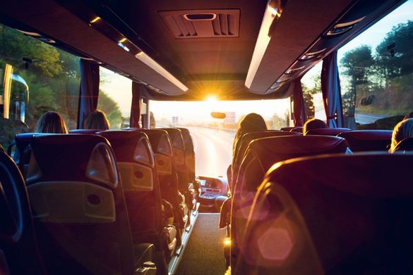 coucher de soleil dans un bus