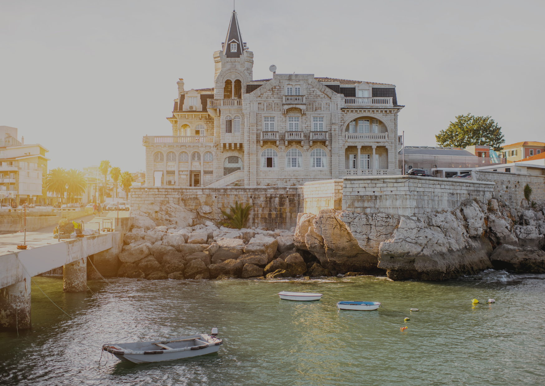There are boats in the water in front of a large building.