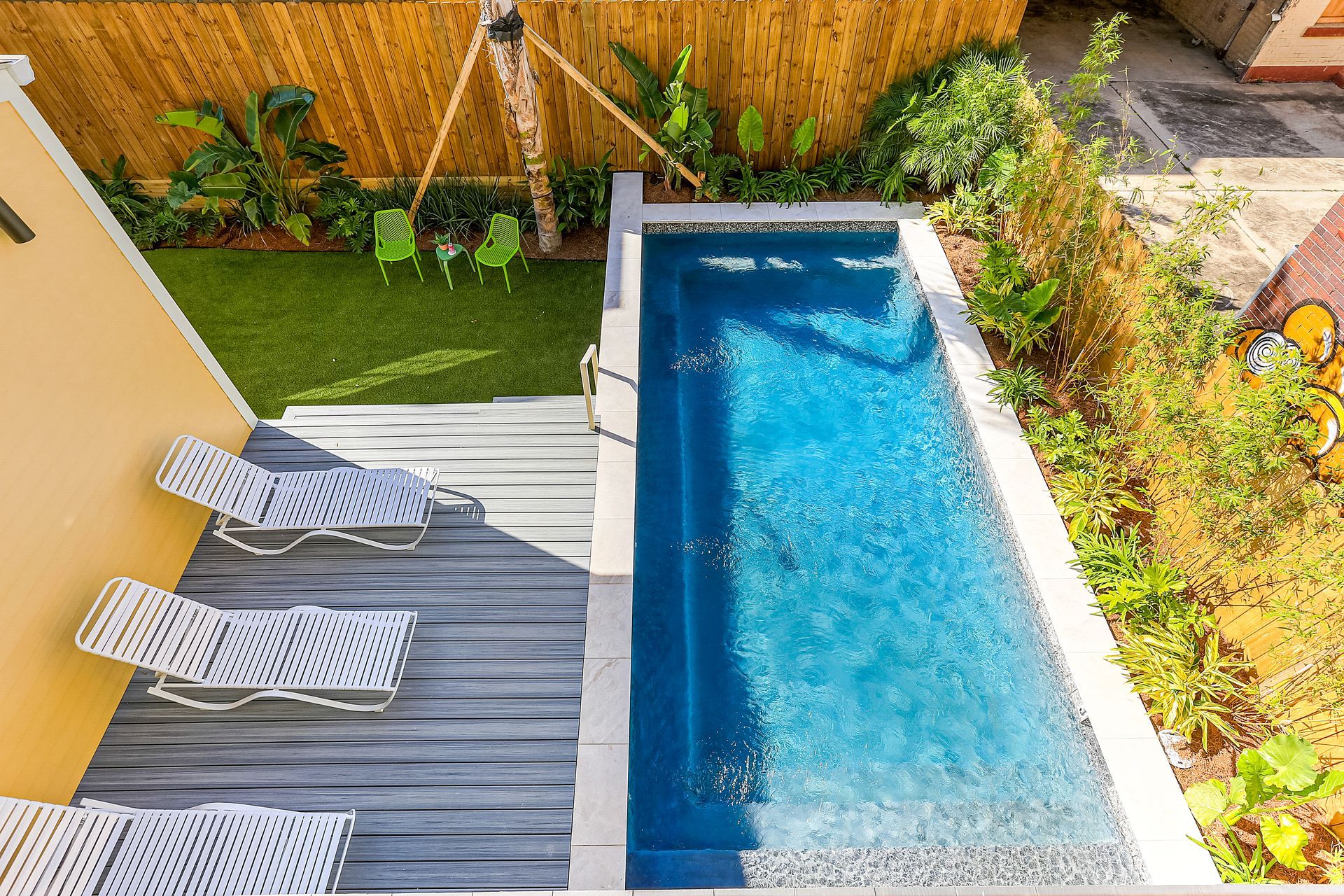 An aerial view of a swimming pool surrounded by lawn chairs.