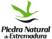 Un logotipo con una forma abstracta verde parecida a un pájaro sobre una línea curva negra, con el texto