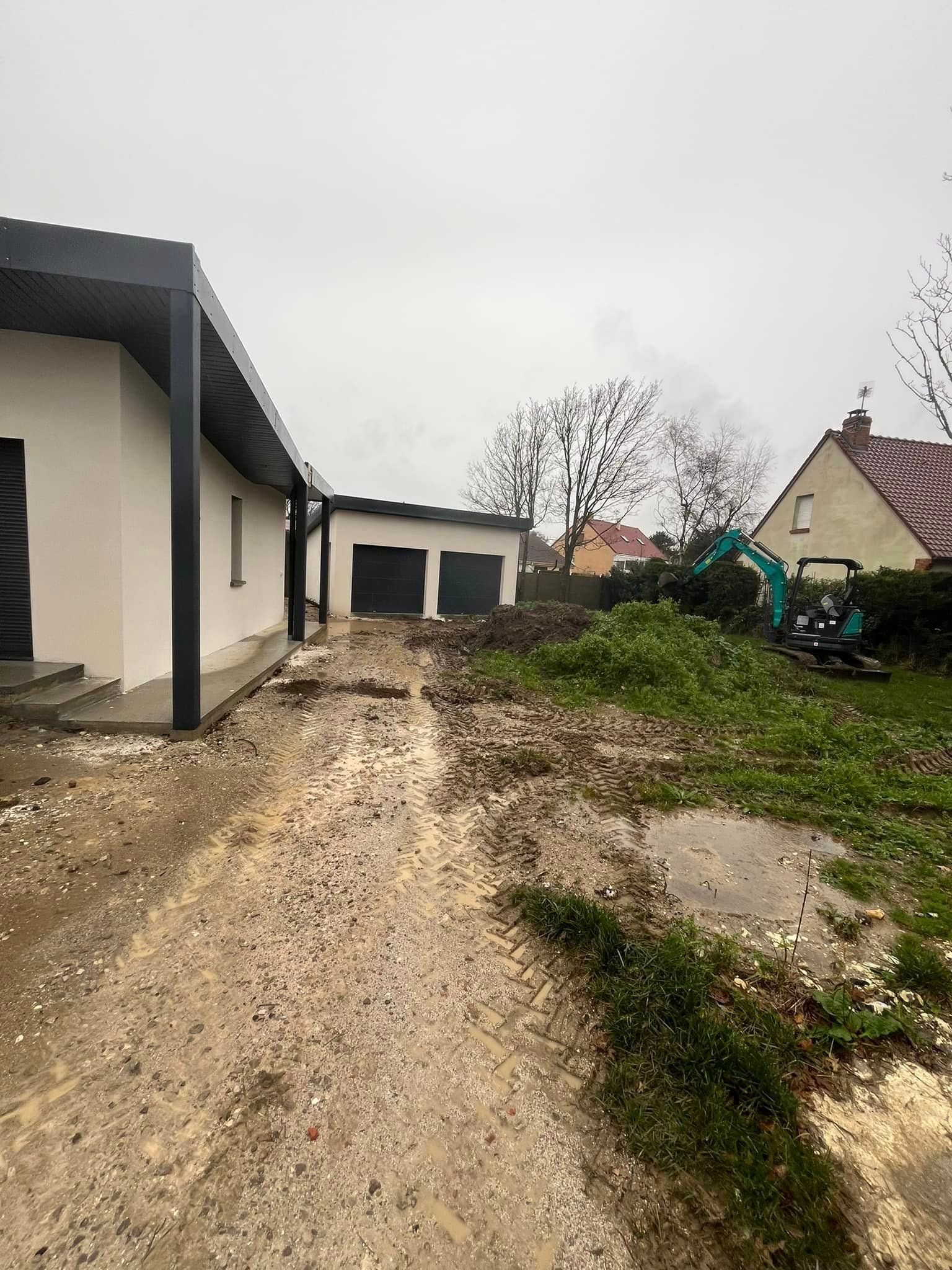 Allée de garage avant l'aménagement