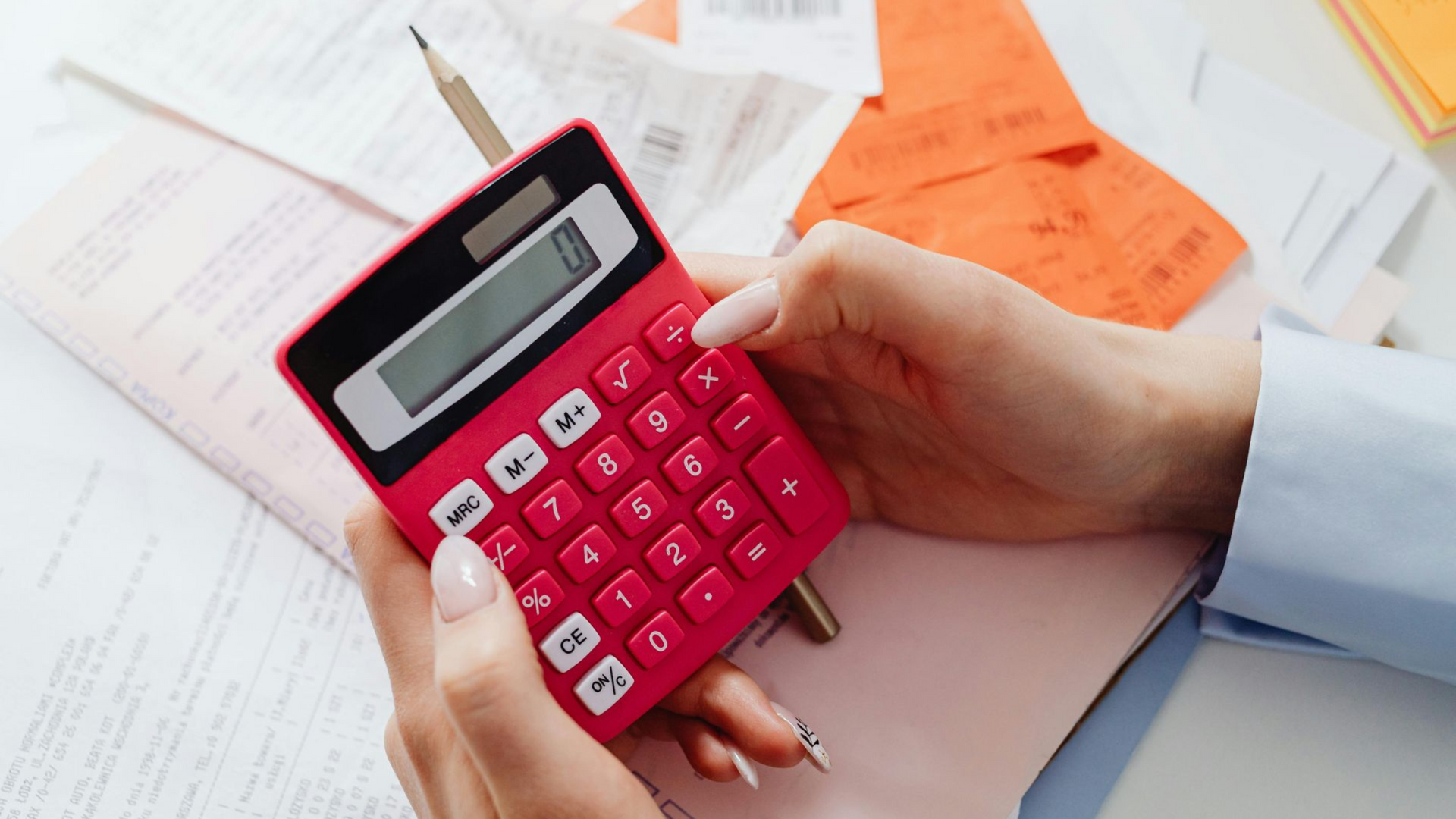 Calculadora en las manos