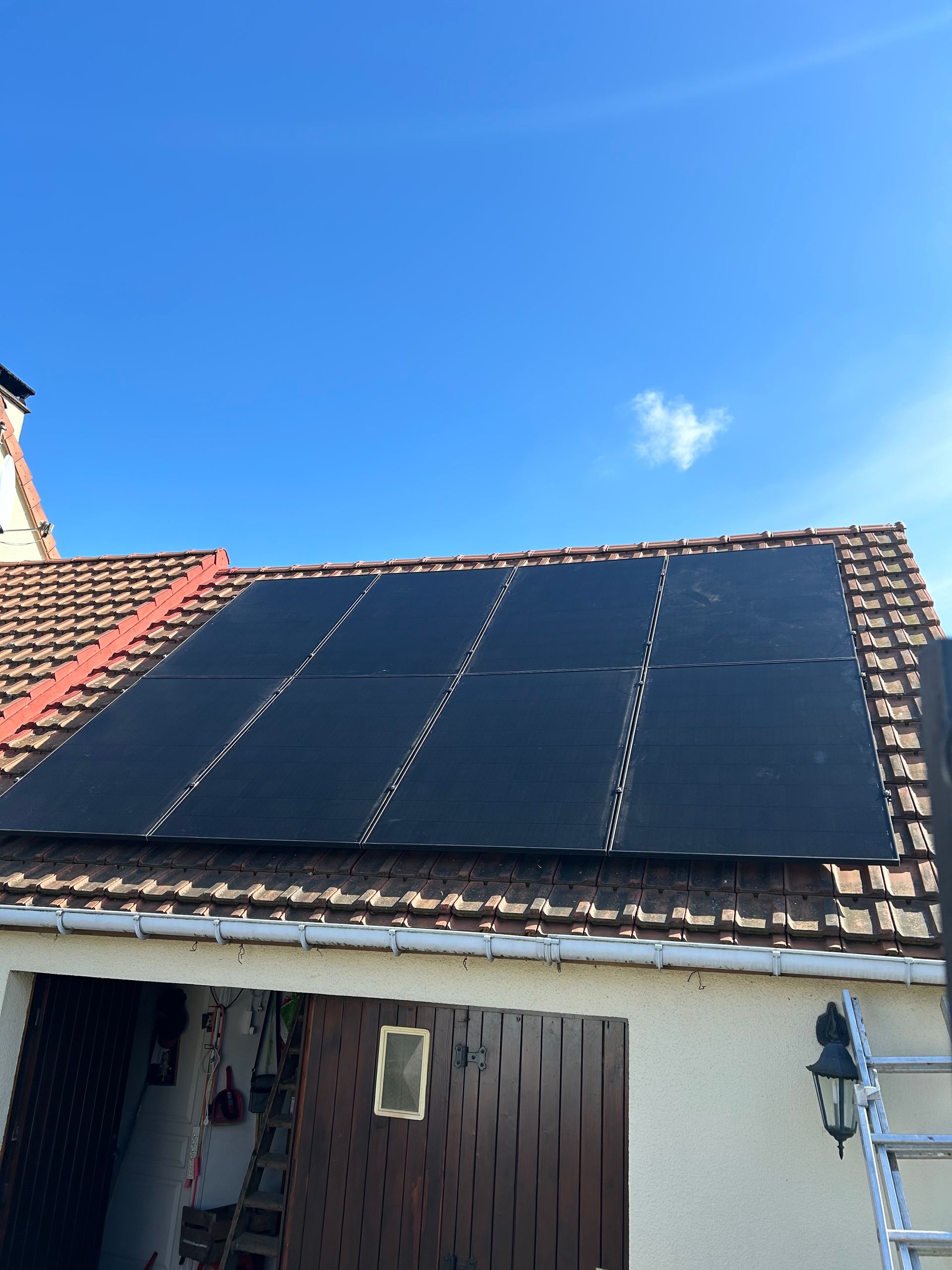 Panneaux photovoltaïques sur le toit d'une maison