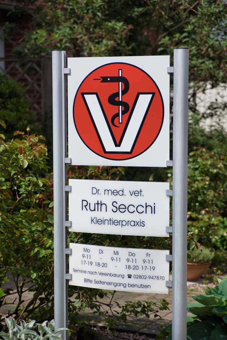 Dr. med. vet. Ruth Secchi Praxisschild