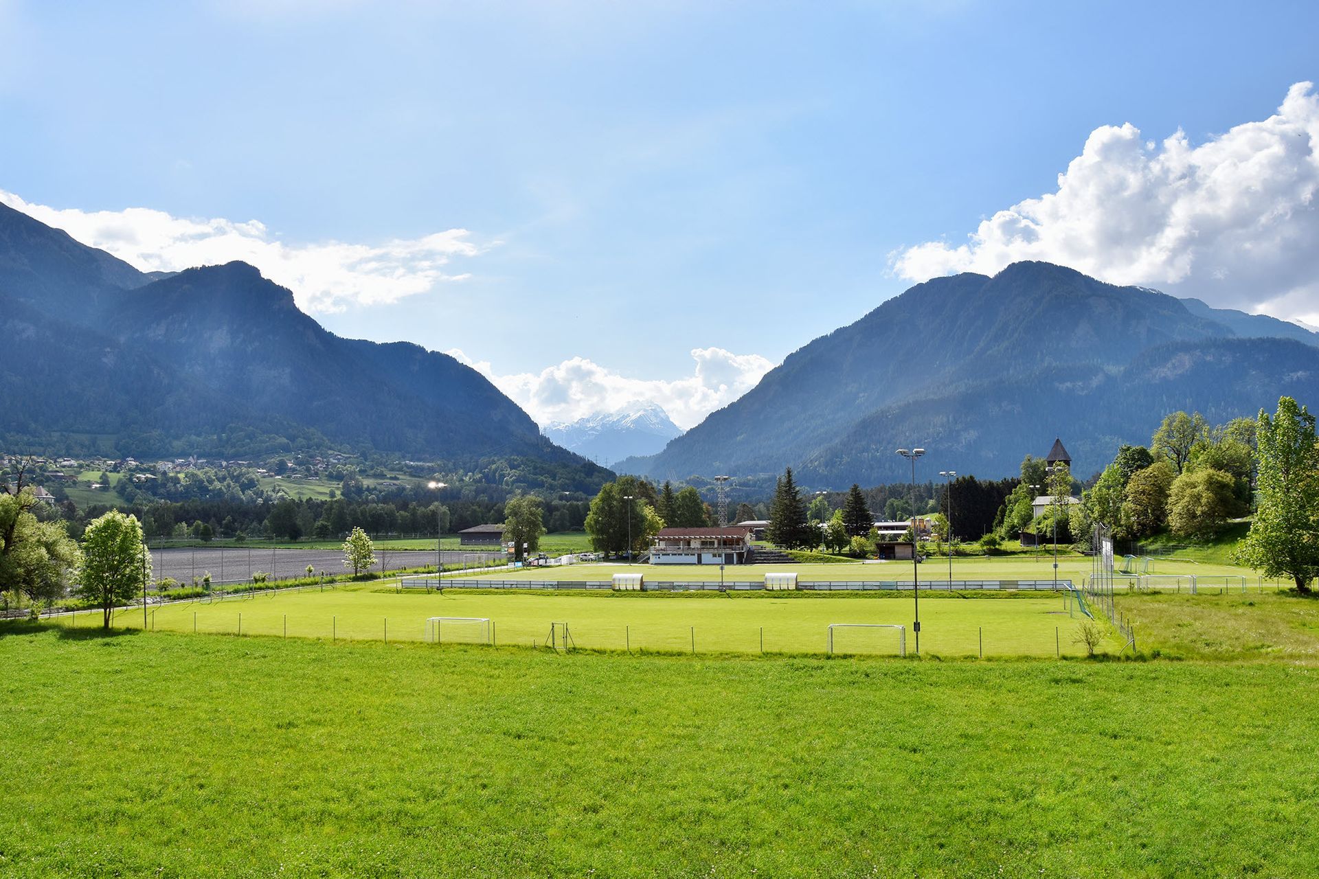 Gelbes Gebäude, Genossenschaft Alterswohnungen St. Martin Cazis