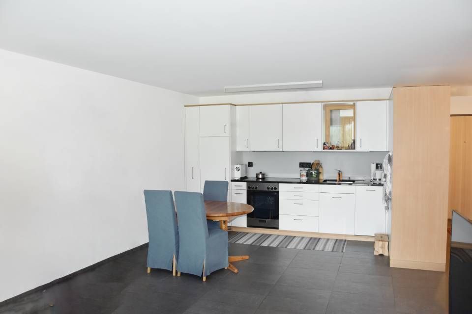 Küche mit Stuhl und Tisch, Genossenschaft Alterswohnungen St. Martin Cazis
