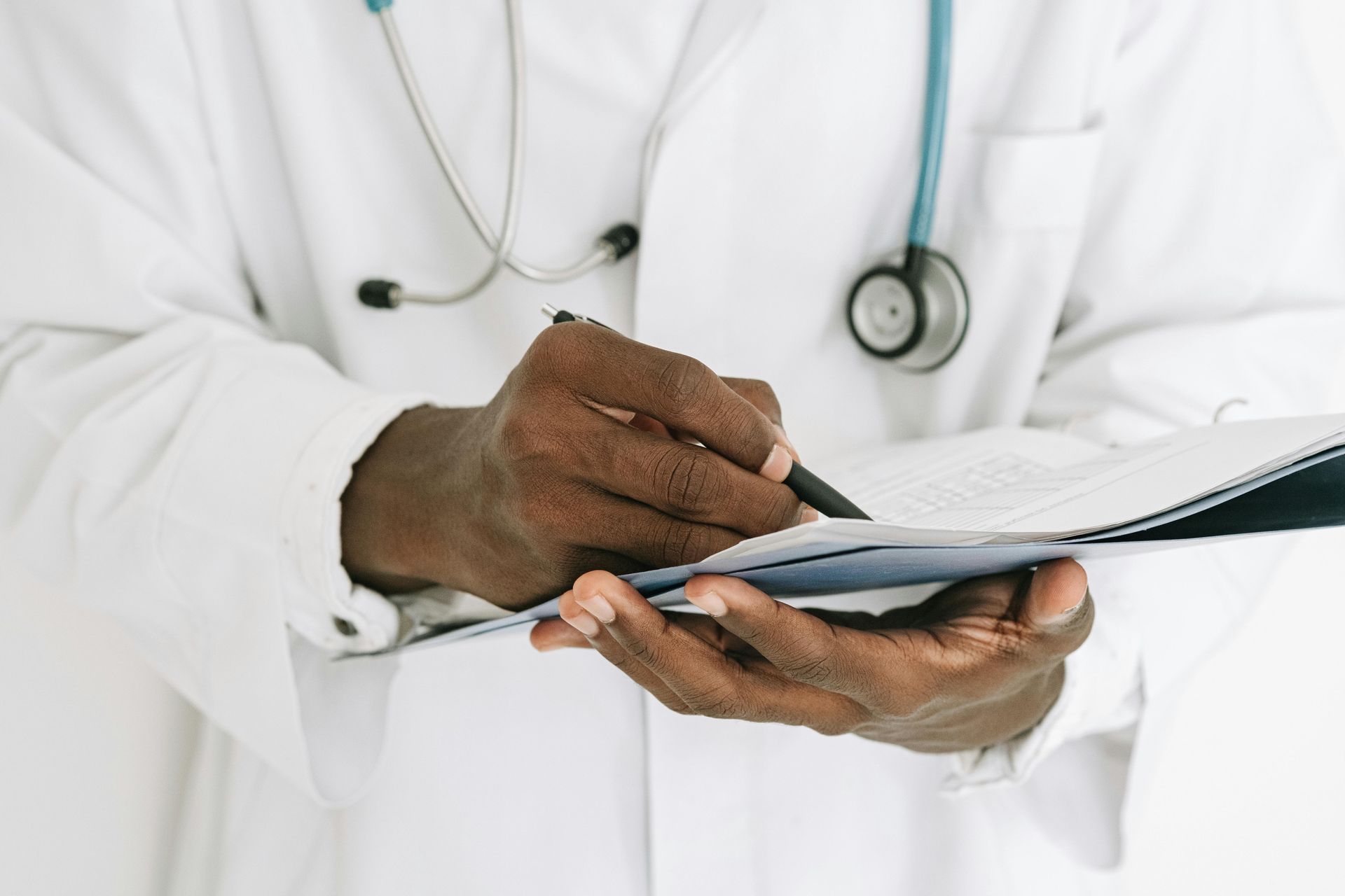 Clínica Médica Maputo logo
