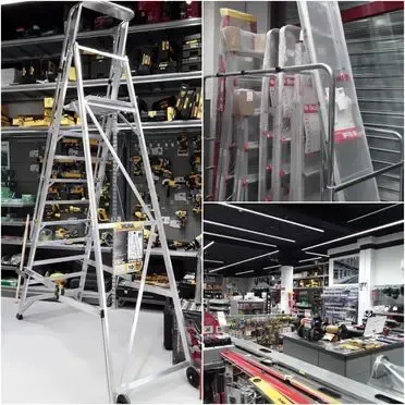 Una escalera está en el medio de una tienda.