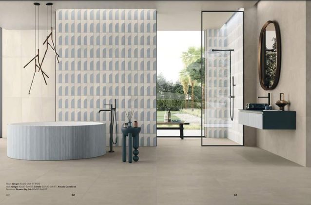 Faïence de salle de bains bleue