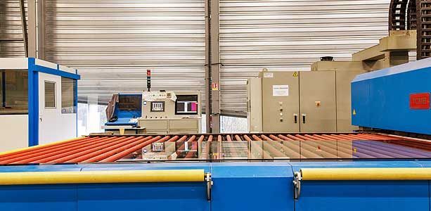 Tapis roulant avec une plaque de verre.