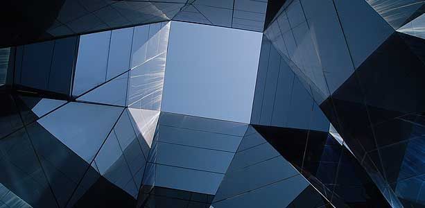 Vitrage de building moderne et atypique.