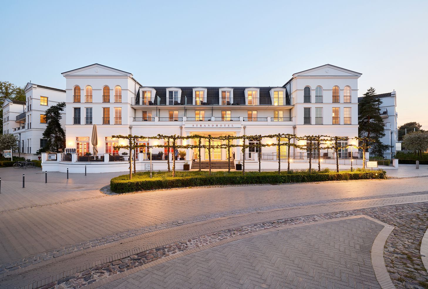 Strandhotel Zingst Hotelansicht von Außen.