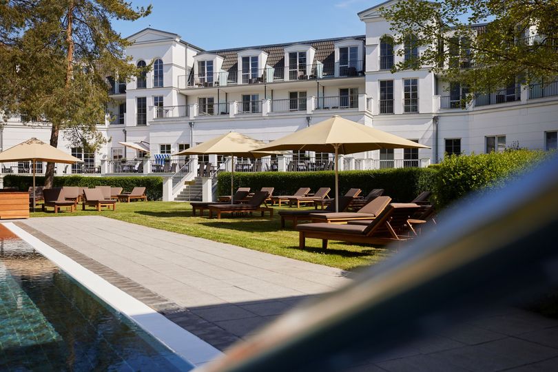 Außenpool im Hotelgarten Außenpool Hotelgarten Ostsee Zingst