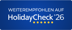 Blue badge reading “WEITEREMPFOHLEN AUF HolidayCheck ’26” with yellow stars underneath