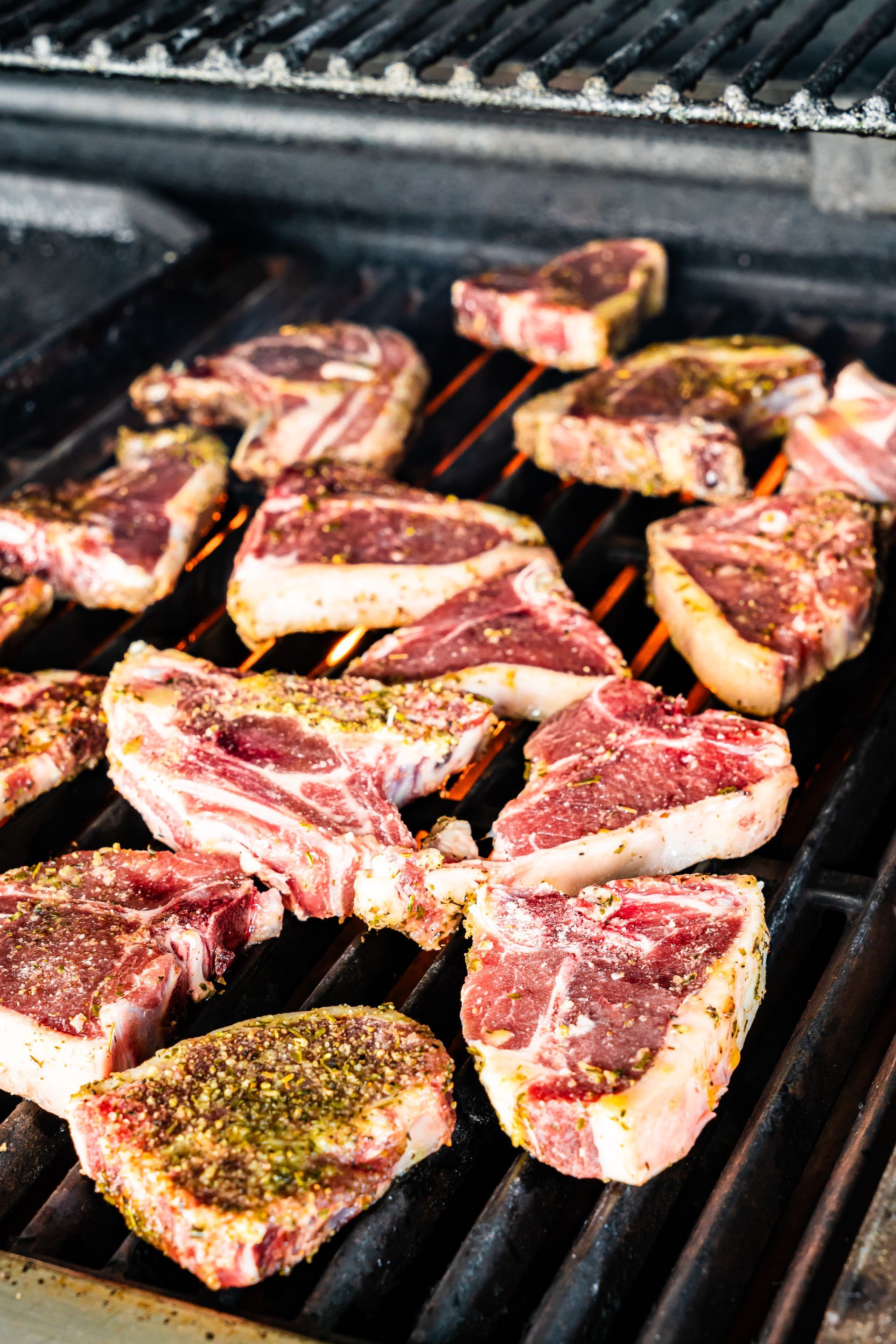 Steaks auf dem Grill beim Küsten-Barbecue im Strandhotel Zingst.
