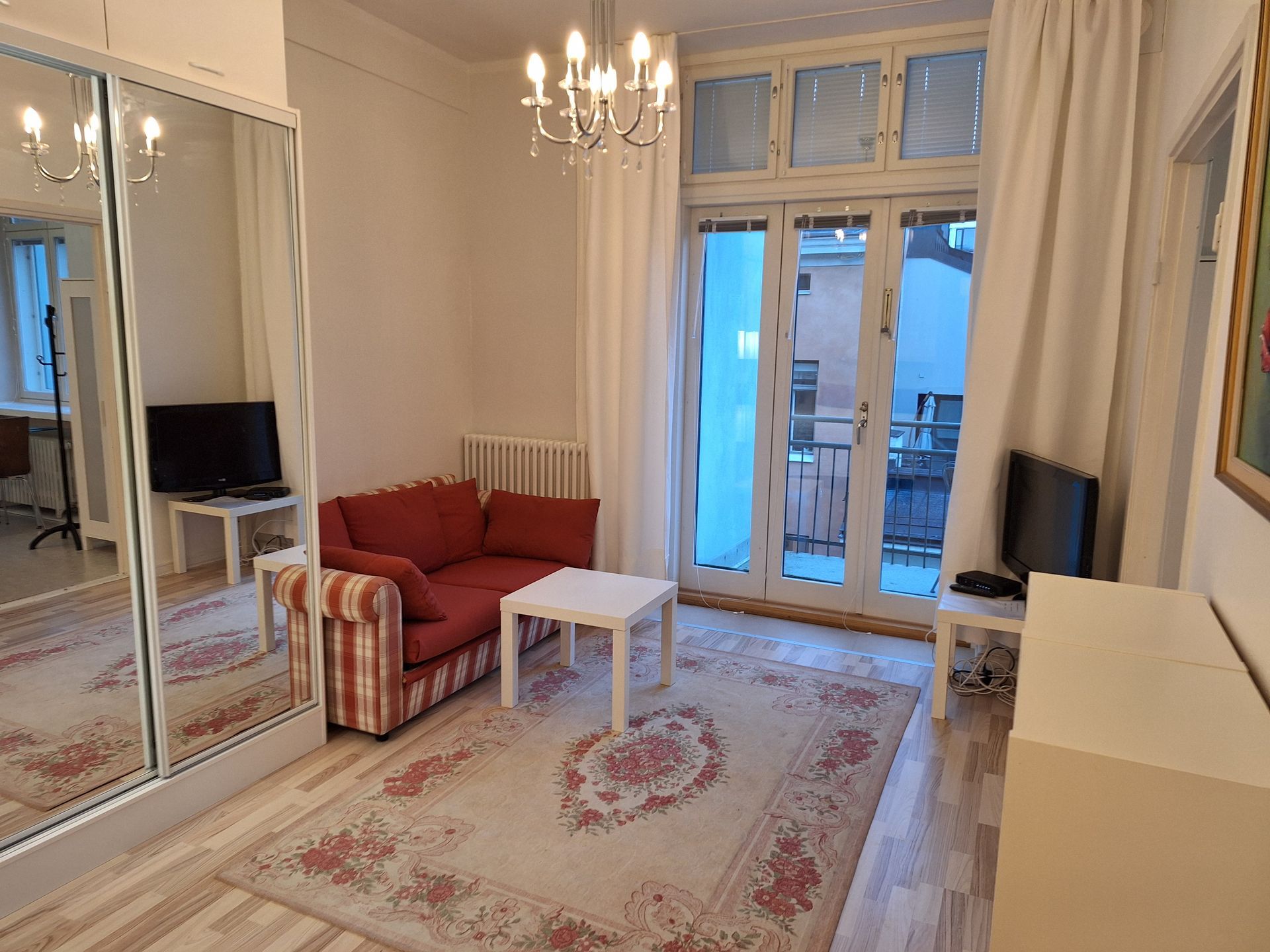 Ydinkeskustayksiö isolla parvekkeella