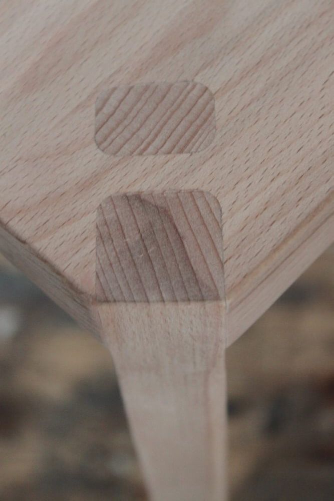 dettaglio di un tavolo in legno