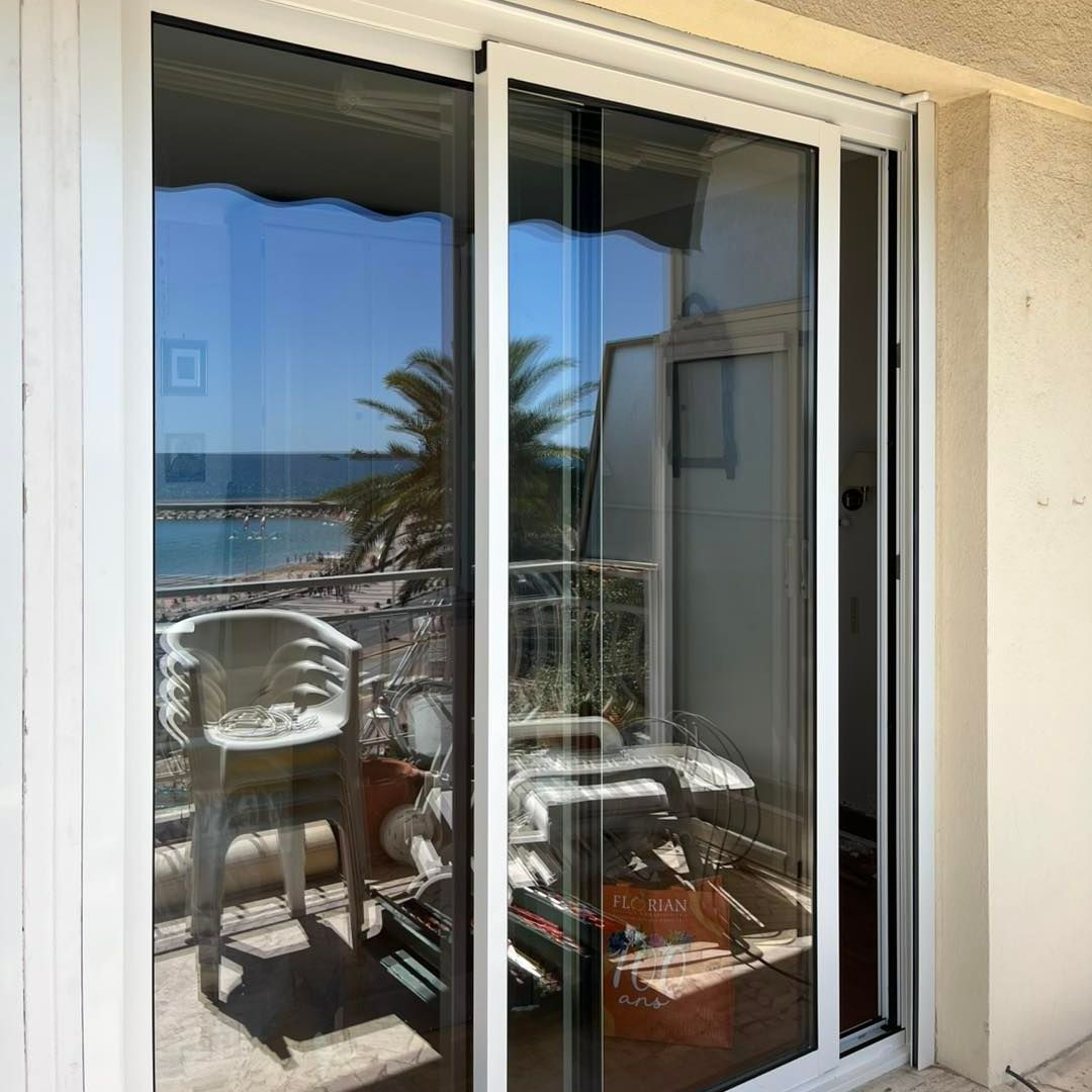 Baie vitrée en PVC sur balcon