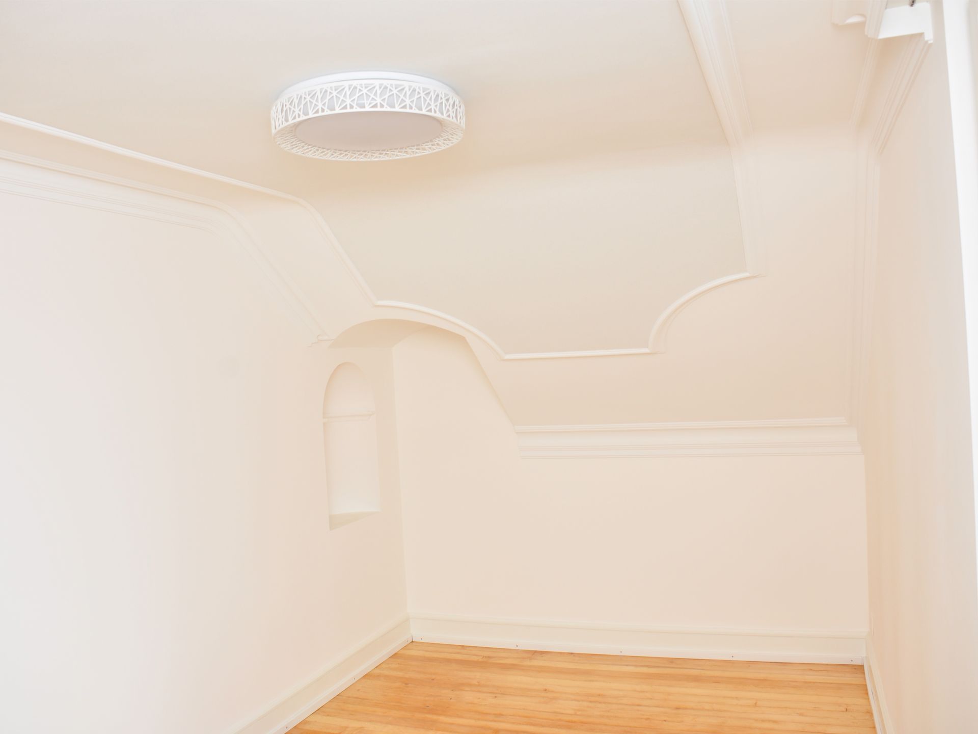 Büro - BASWAphon geschwungen mit Stuckabschluss