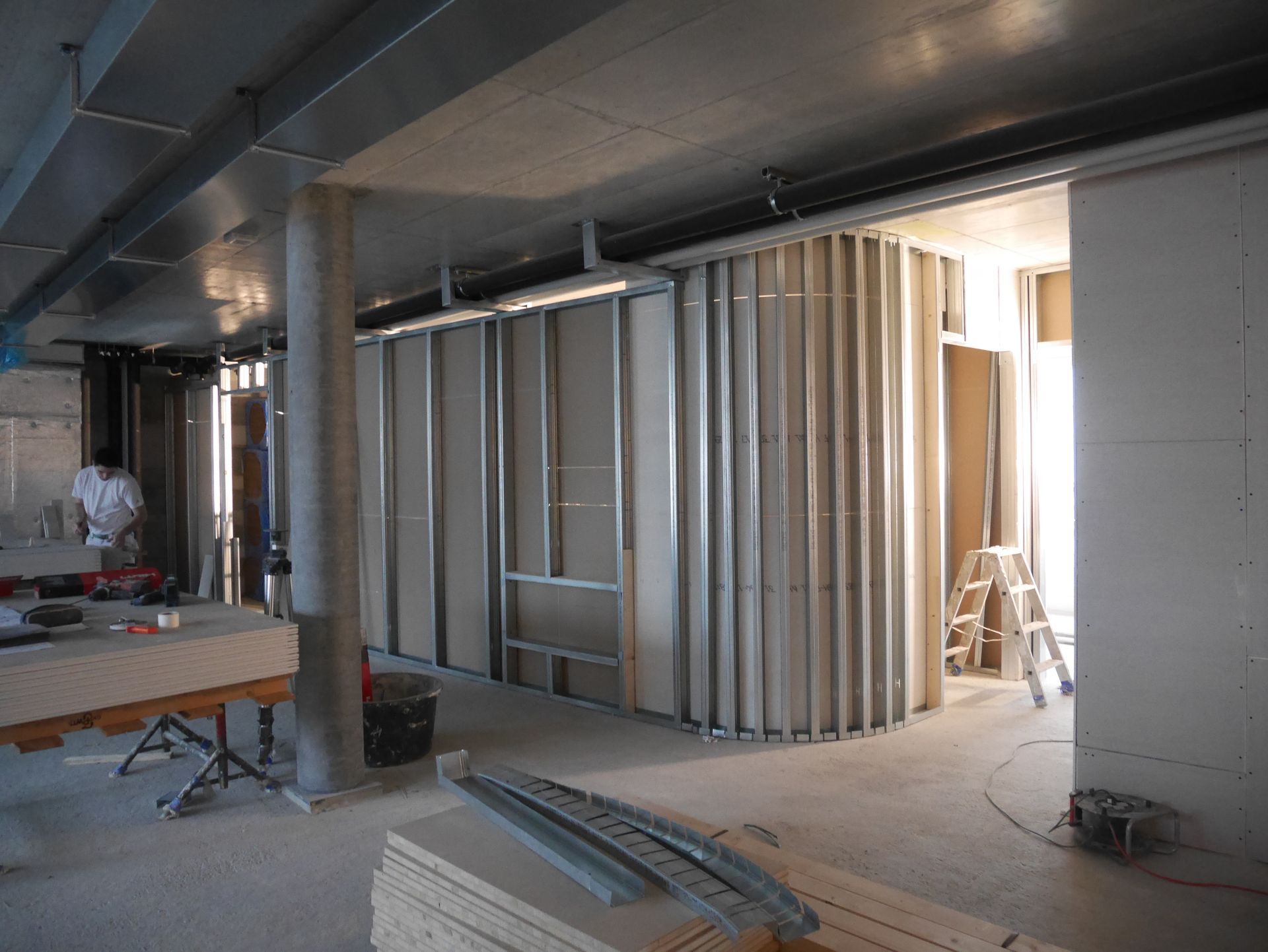 Praxis - Trockenbauwände mit Rundung und Ausschnitten