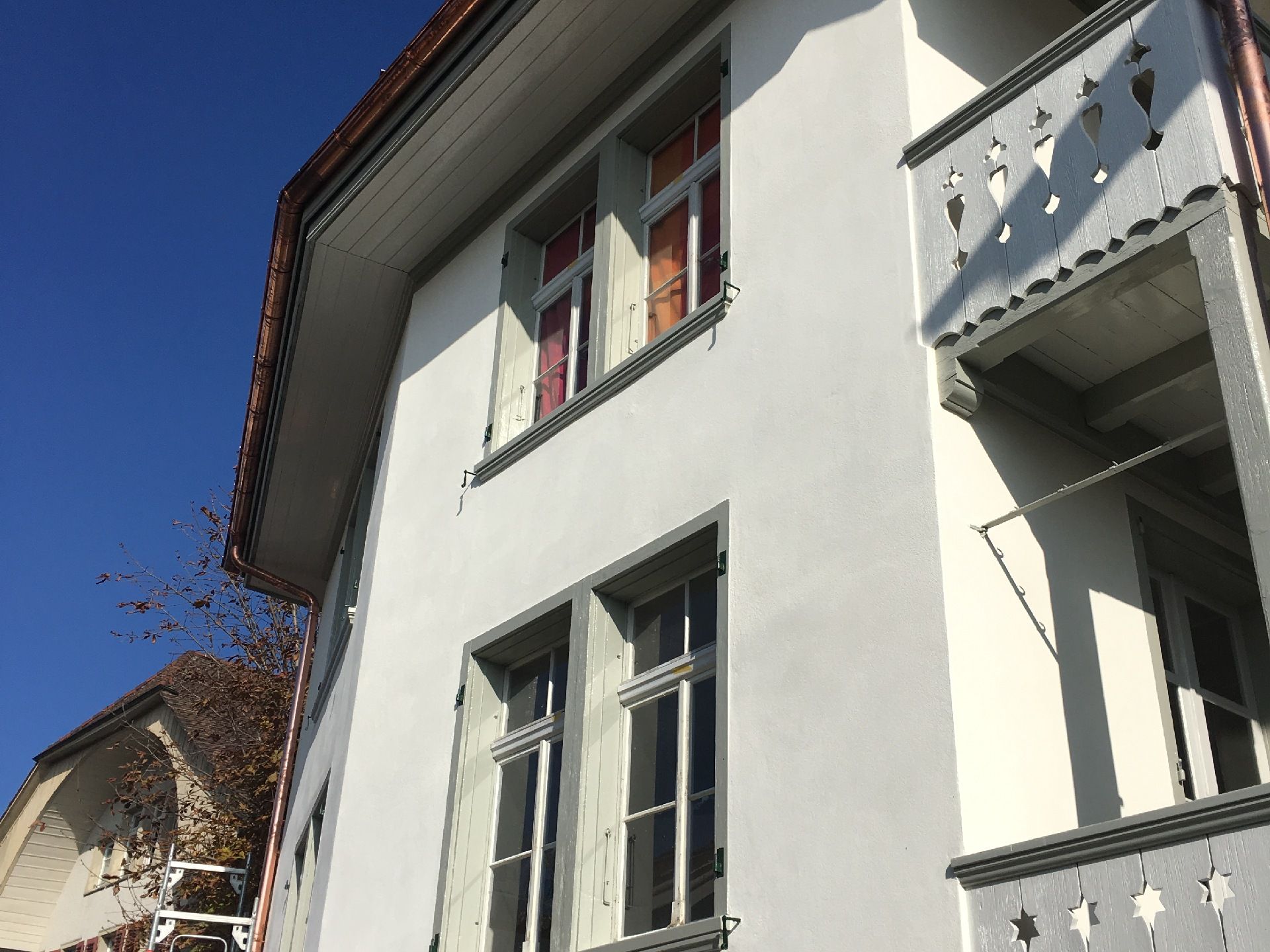 altes Wohnhaus Hilterfingen - eingebetteter Dämmputz abgefilzt