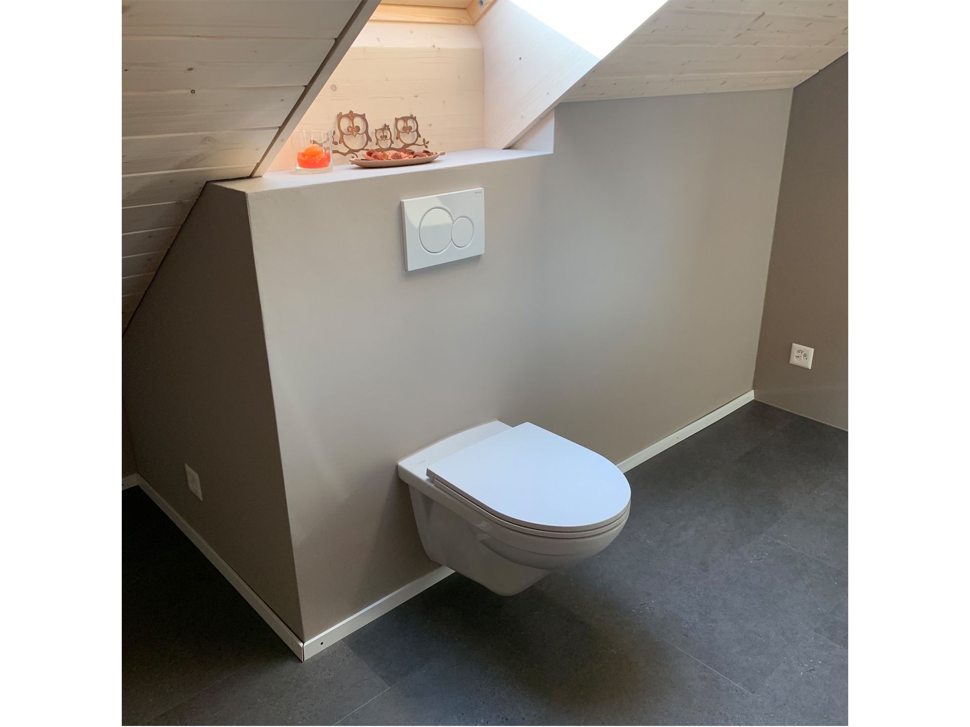 Badezimmer - Zementspachtelung gestrichen passend zu fugenlosen Beschichtungen