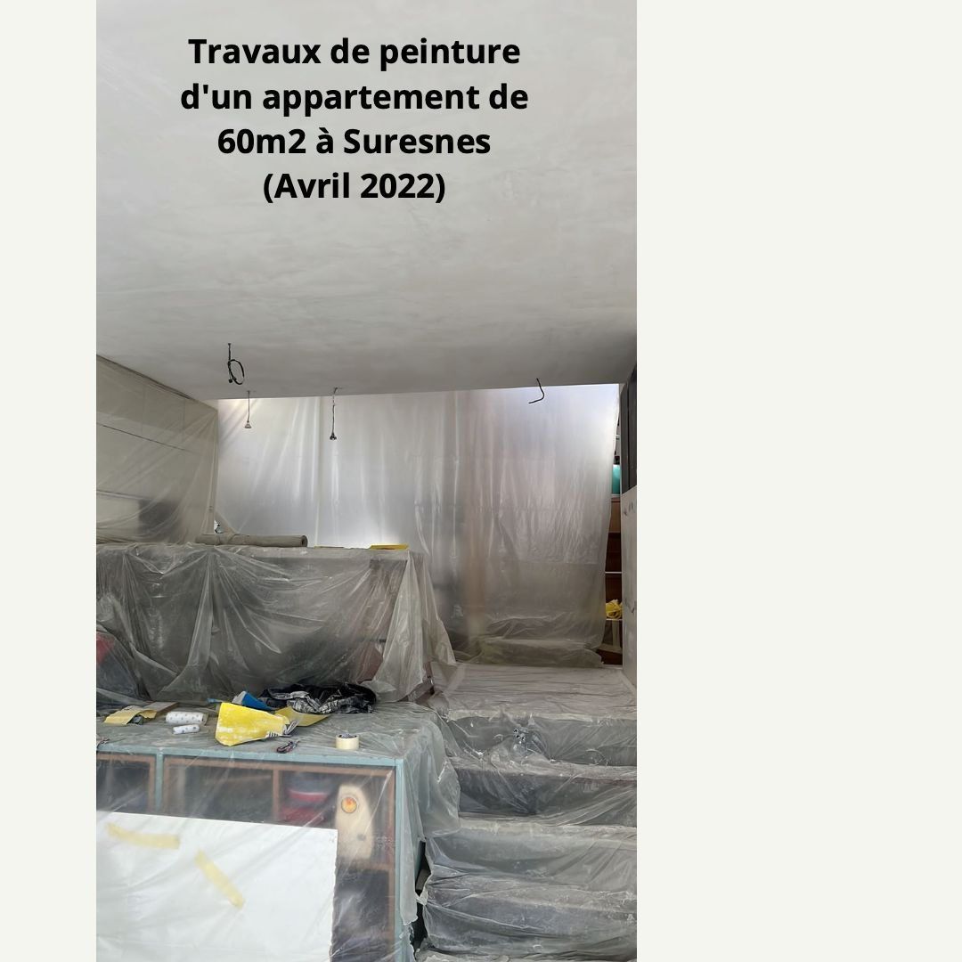 Peinture d'un appartement à Suresnes, France (avril 2022). Vue intérieure : pièce recouverte d'une bâche en plastique.