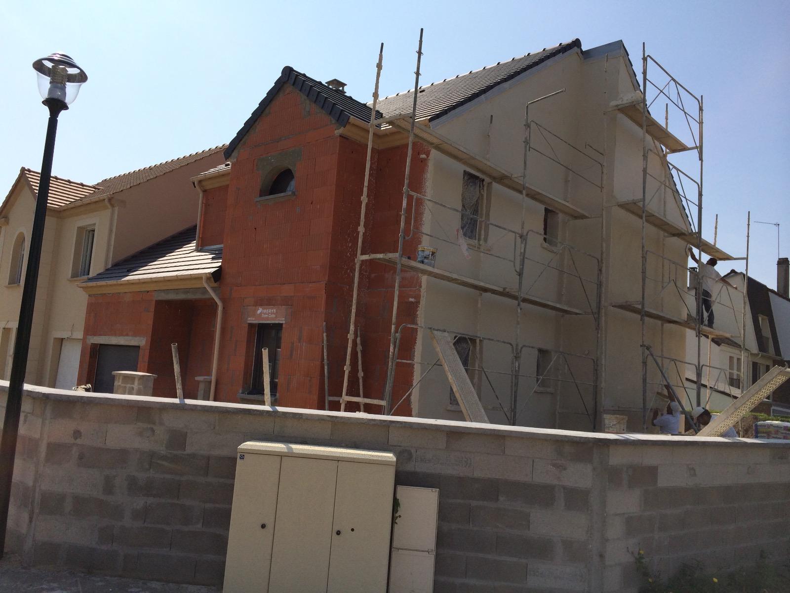 Travaux de peinture extérieure, chantier en cours