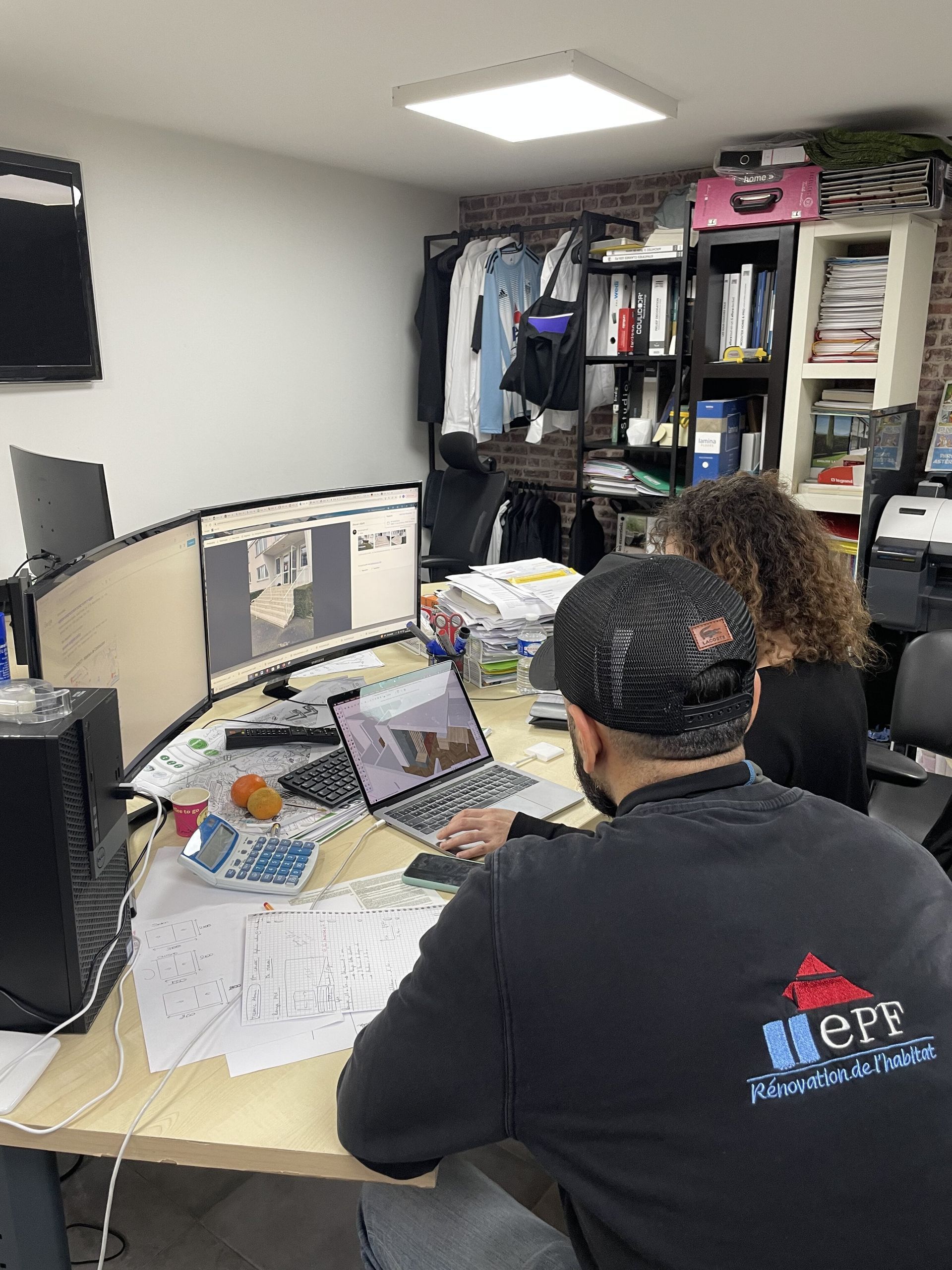 Nos architectes d'intérieur en pleine réflexion