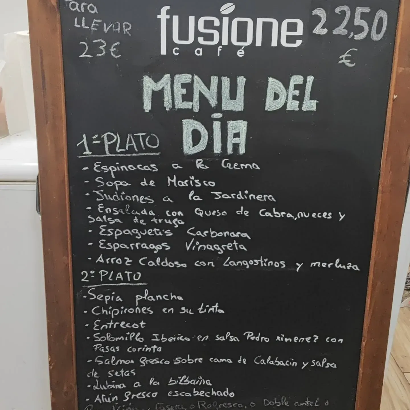 Una pizarra con la palabra fusión escrita en ella
