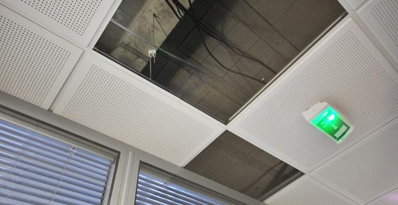 Pose par nos spécialistes de plafonds suspendus acoustiques