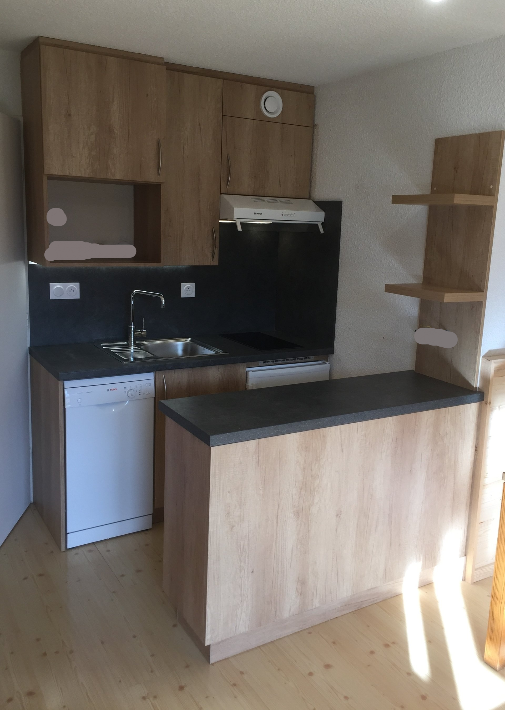 Mobilier en stratifié.