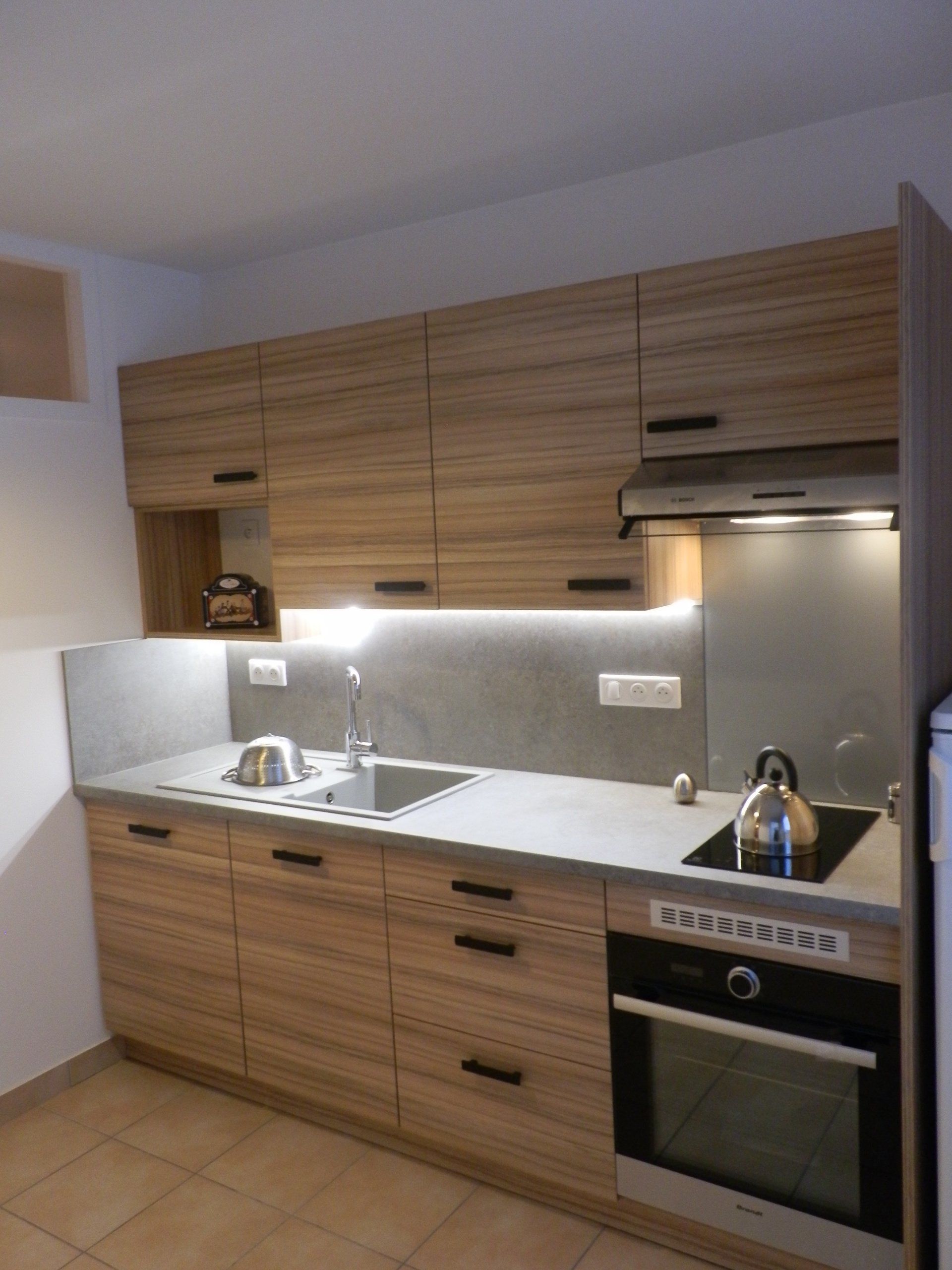 Mobilier en stratifié.