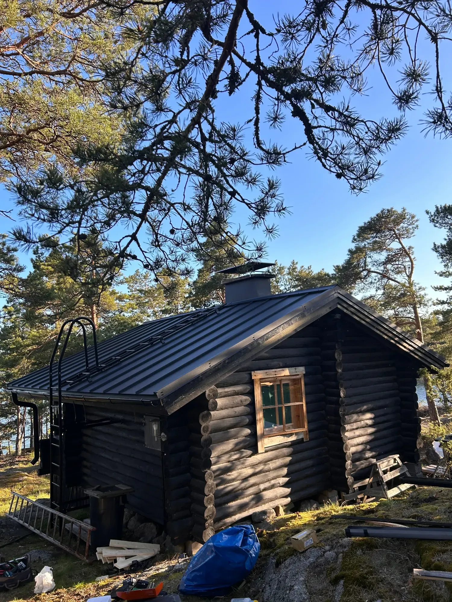 Tehokas katon korkeapainepesu Turun seudulla. Käytämme oikeita menetelmiä kaikille kattomateriaaleille.