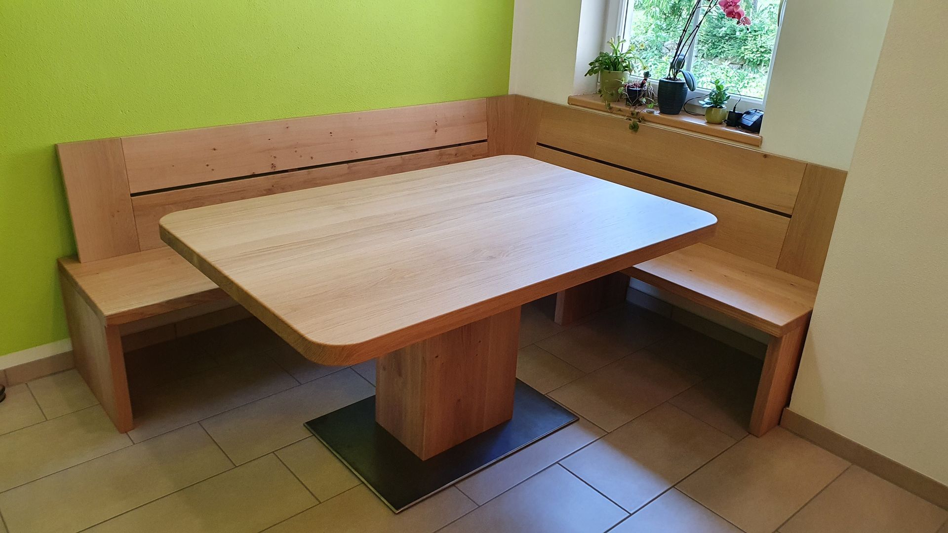 Möbelbau Essecke, Esstisch